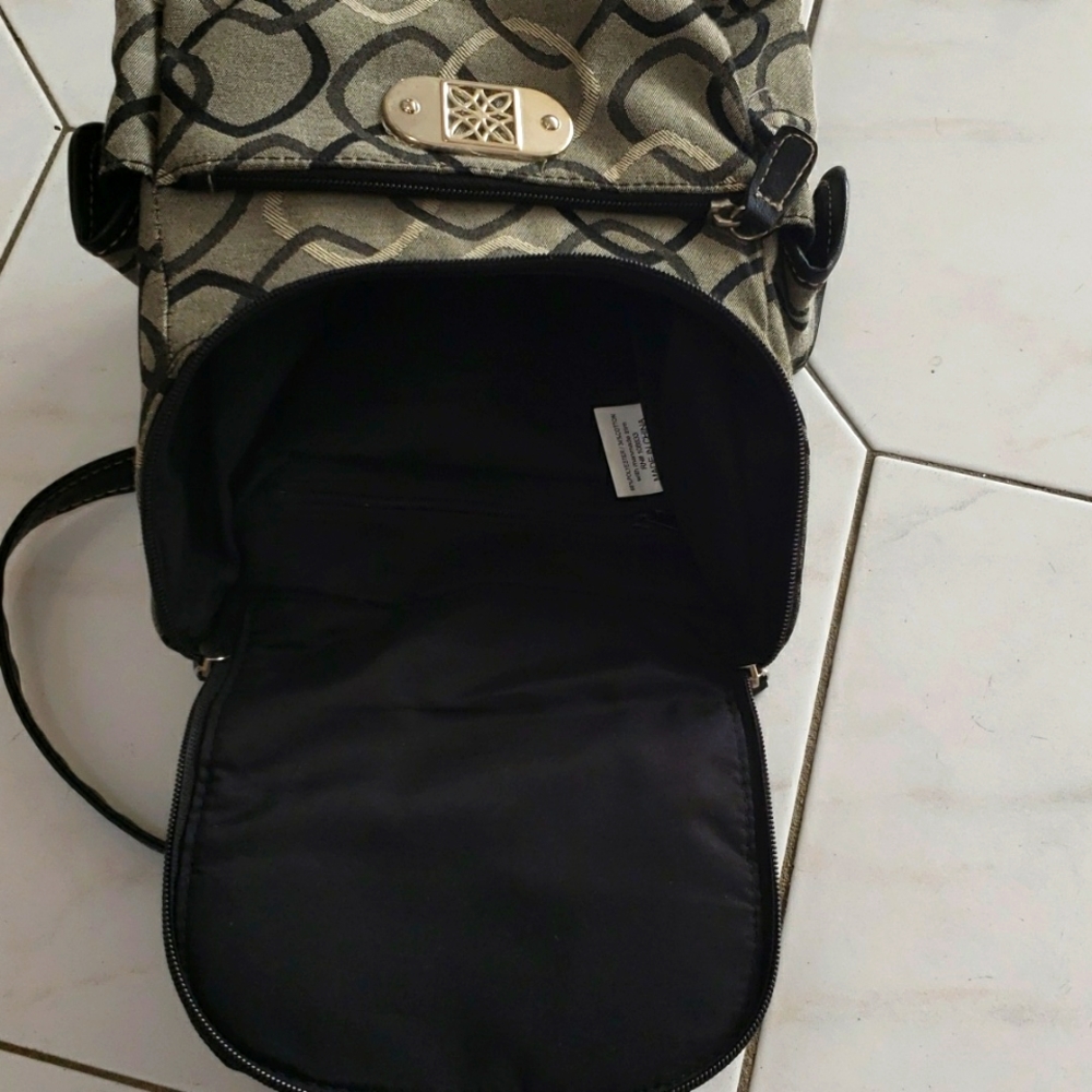 Purse, back style. Zip closure, gray and black pattern - Picture 4 of 5